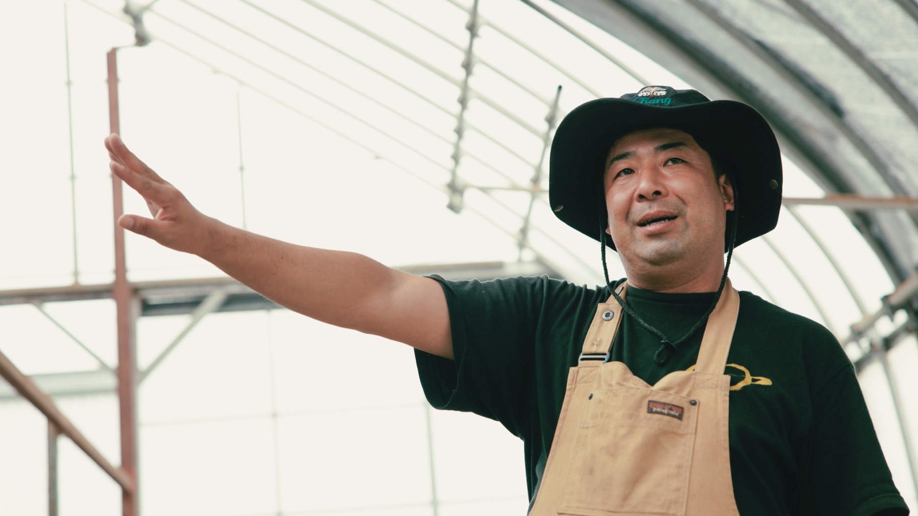 牛舎ハウスで語る代表 松橋泰尋